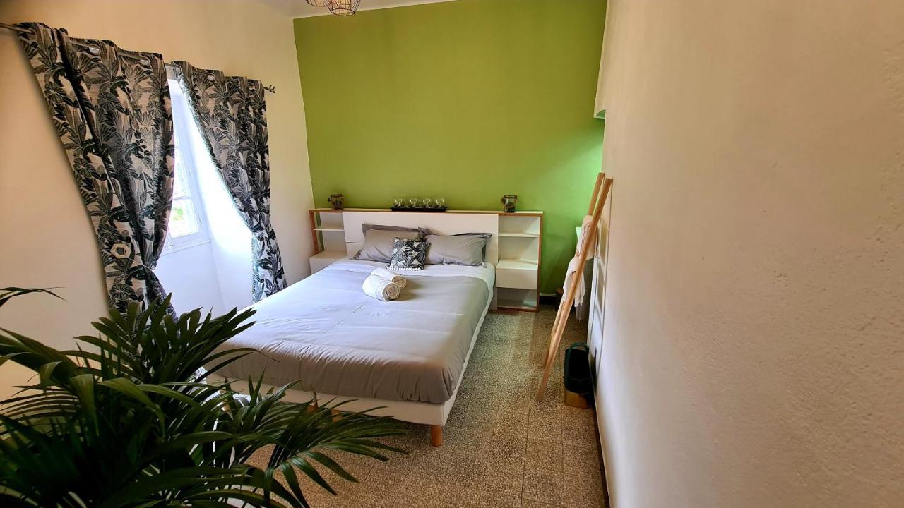 Lou Mouli Di Baou Bed & Breakfast Labeaume Eksteriør bilde
